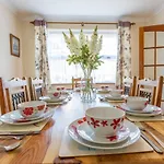度假居 Lake District, Spacious Holiday Home, Sleeps 11, Village Location *