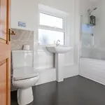 Lake District, Spacious Holiday Home, Sleeps 11, Village Location 度假居 *