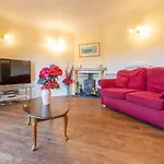 度假居 Lake District, Spacious Holiday Home, Sleeps 11, Village Location *