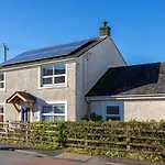 度假居 Lake District, Spacious Holiday Home, Sleeps 11, Village Location