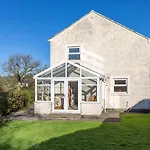 Дом отдыха Lake District, Spacious Holiday Home, Sleeps 11, Village Location Ennerdale Bridge