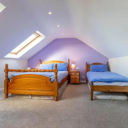 Дом отдыха Lake District, Spacious Holiday Home, Sleeps 11, Village Location *