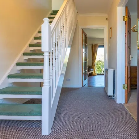 Lake District, Spacious Holiday Home, Sleeps 11, Village Location Feriehus