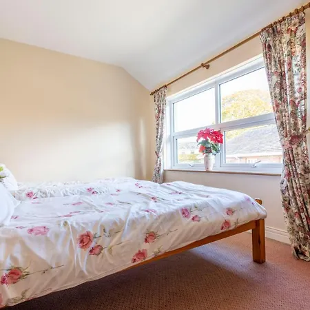 Lake District, Spacious Holiday Home, Sleeps 11, Village Location Holiday home *