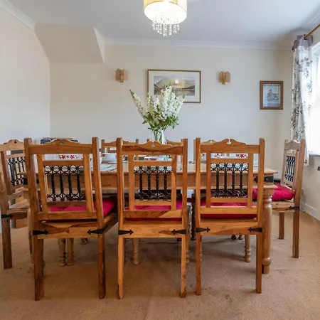 Holiday home Lake District, Spacious Holiday Home, Sleeps 11, Village Location