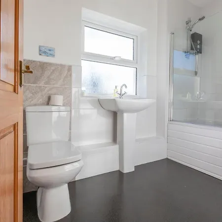 Lake District, Spacious Holiday Home, Sleeps 11, Village Location Holiday home *